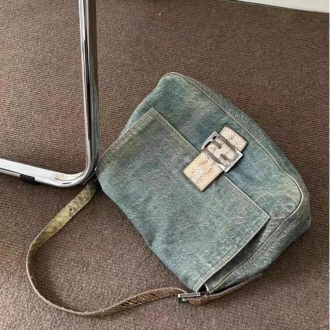 Sac Seau Shark Lock En Denim Délavé  | Femme Sacs Mini & Micro Femme BLEU MOYEN